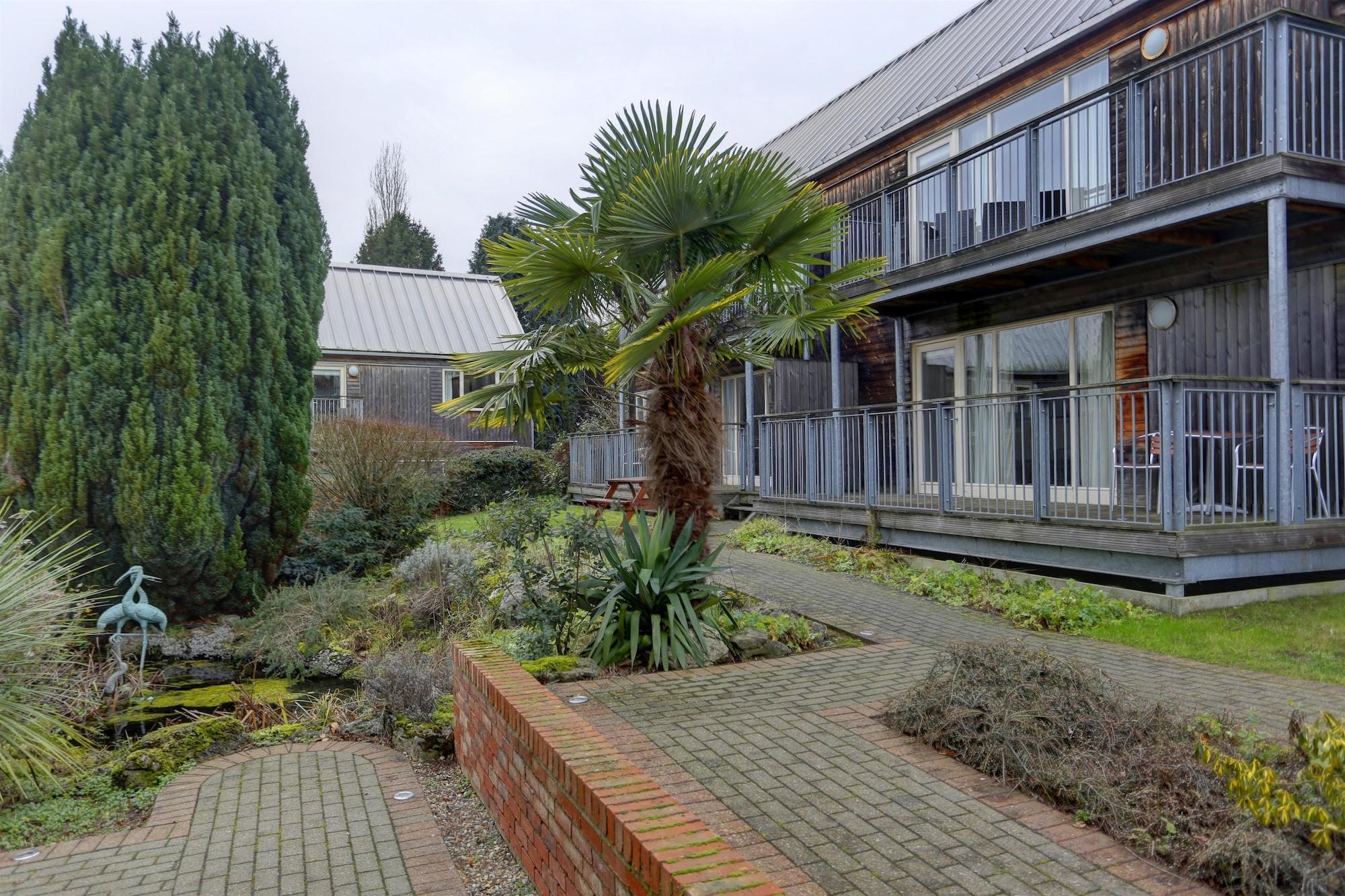Oaklands Hotel Thorpe St Andrew ภายนอก รูปภาพ