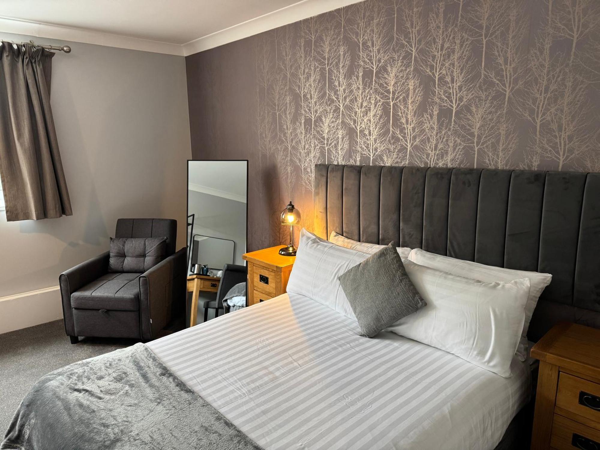 Oaklands Hotel Thorpe St Andrew ภายนอก รูปภาพ