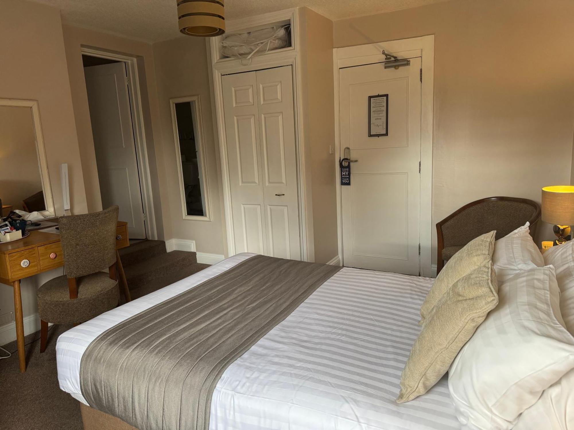 Oaklands Hotel Thorpe St Andrew ภายนอก รูปภาพ