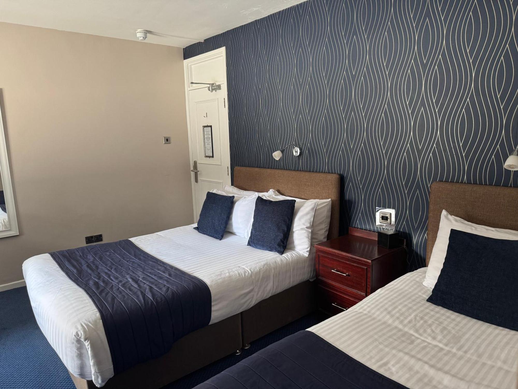Oaklands Hotel Thorpe St Andrew ภายนอก รูปภาพ
